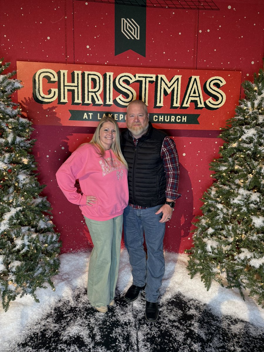 JoshRagsdale's tweet photo. We love this service! @Amber_Ragsdale 
#LPChristmas https://t.co/I9yeYtMbyw