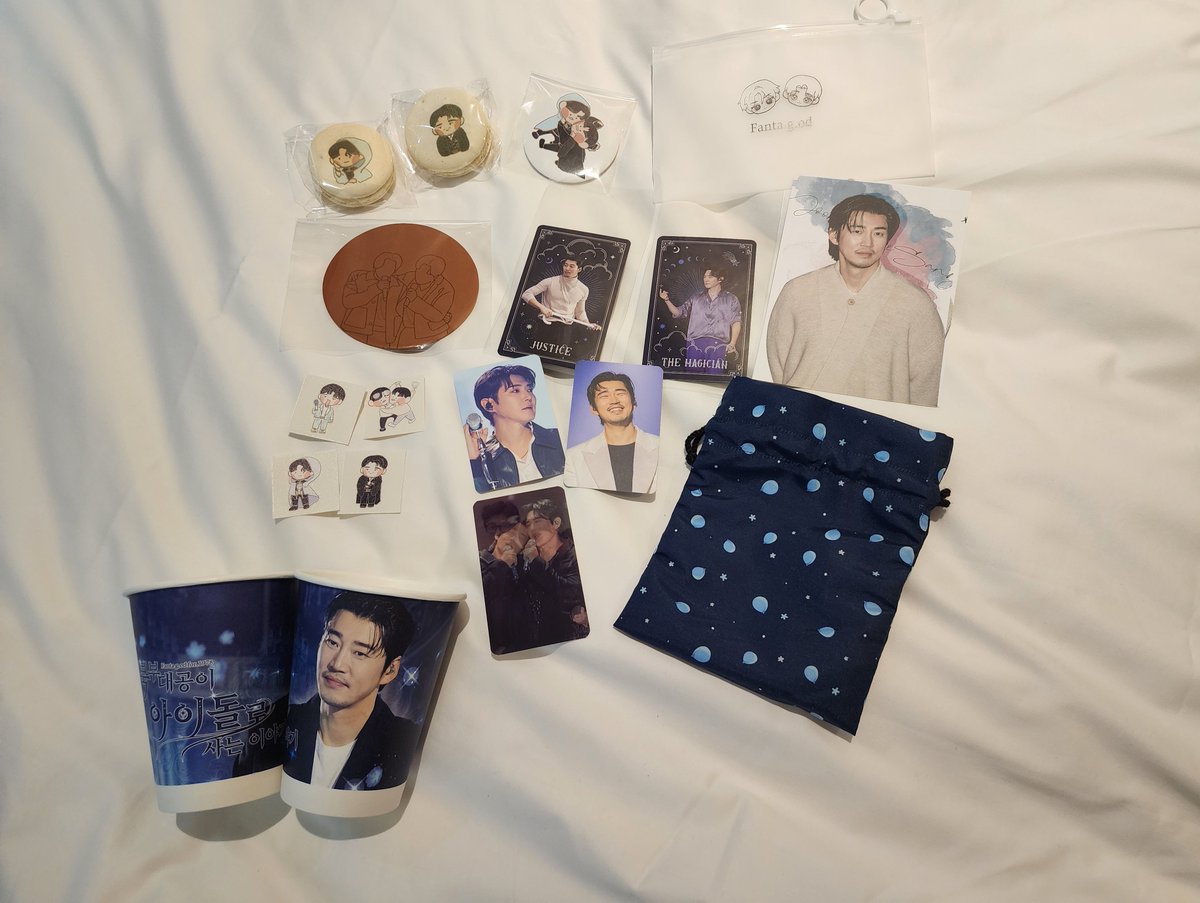 폼픽 성공해서 잘 다녀온 생카!
일욜까지 3일 모두 가서 컵 세종류 모으고 싶었는데
개인일정으로 일욜읔 못가서 넘넘 아쉬웠지만
이쁘고 열심히 준비해준 운영진분들 덕에 좋은 추억 만들구 가요~
럭드 원픽은 꾸준히 인형이였는데 못뽑ㅠㅠ아쉬웡
#우리만의_멋진_판타지오디
#HBD_별처럼빛나는_1978