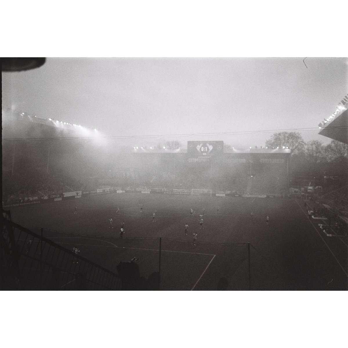 nipaveien's tweet photo. God stemning og bra liv på kamp.

Kamp: Mannheim vs Cottbus.
Resultat: 0-1.
Dato: 07.12.2024.

📸: Ricoh FF9s
🎞️: Kodak Tri-X 400

På tur med:
@perandersss
@djblackwood
@ReidSundet
@bokstavkjex 

@DHZpod @PyroPivoPod https://t.co/kV95T1y0C3
