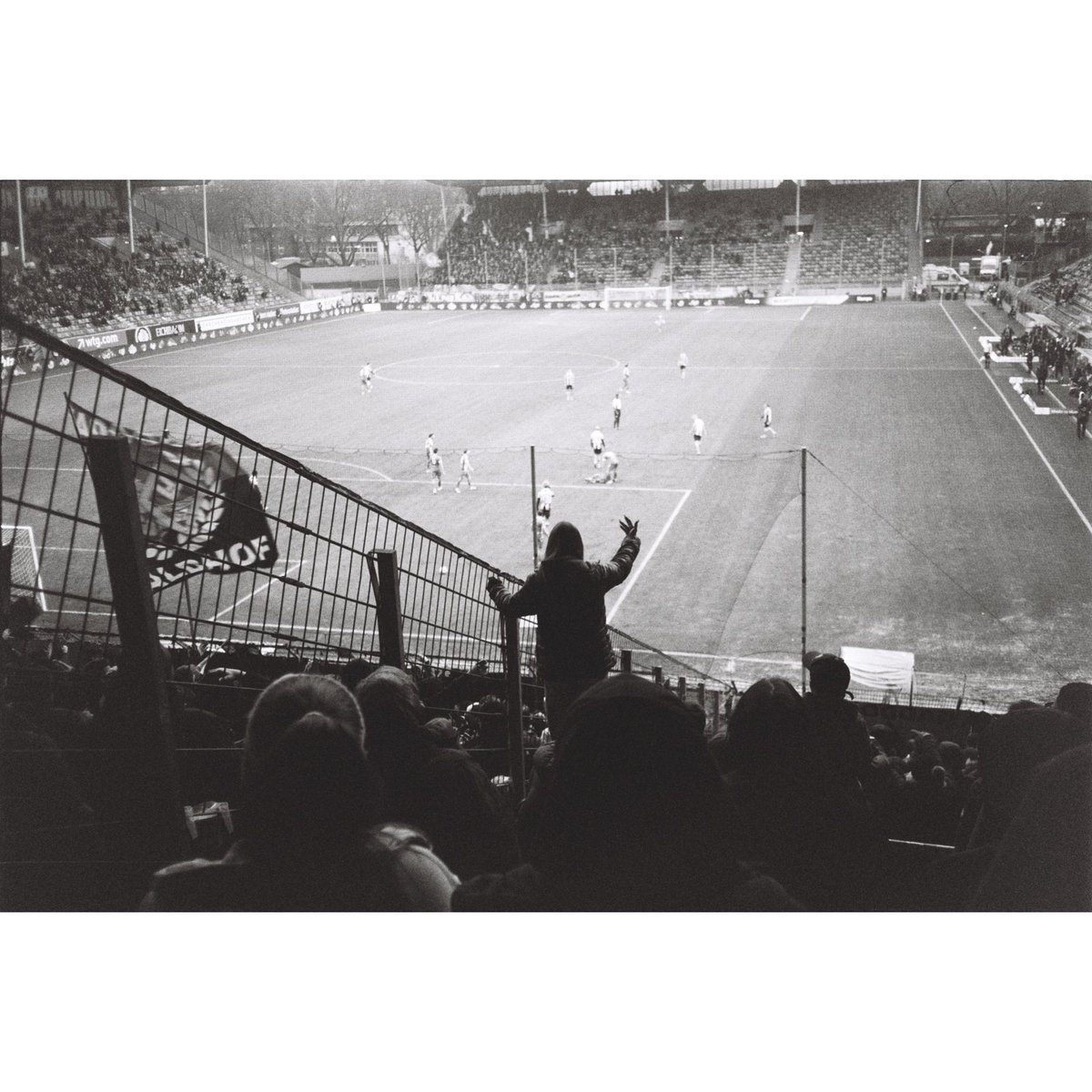 nipaveien's tweet photo. God stemning og bra liv på kamp.

Kamp: Mannheim vs Cottbus.
Resultat: 0-1.
Dato: 07.12.2024.

📸: Ricoh FF9s
🎞️: Kodak Tri-X 400

På tur med:
@perandersss
@djblackwood
@ReidSundet
@bokstavkjex 

@DHZpod @PyroPivoPod https://t.co/kV95T1y0C3