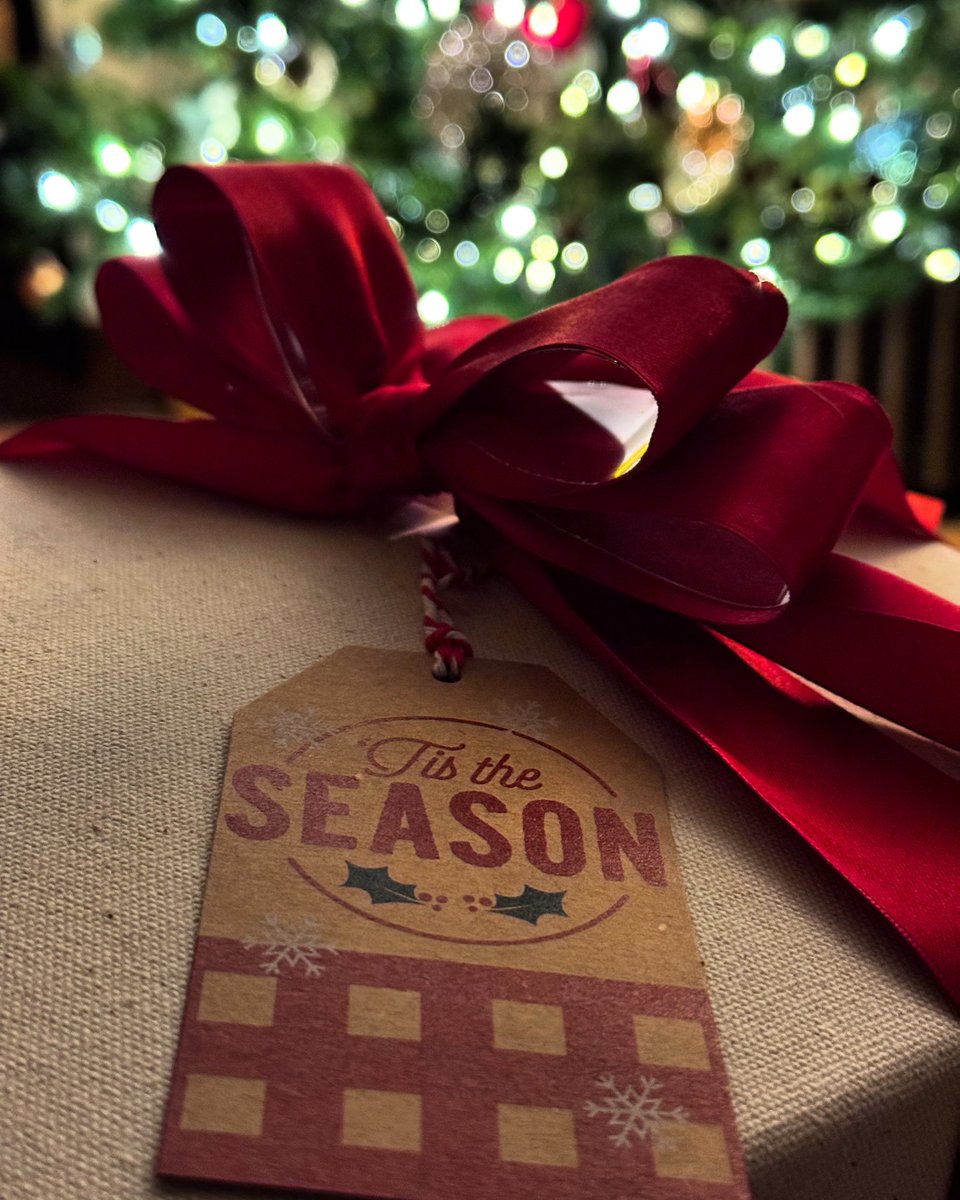 Sitting here wrapping gifts and thinking about the crazy of the holidays. Let’s not forget the real reason for the season! Merry Christmas, my lovelies! #reasonfortheseason #jesus #merrychristmas #dolovewell
