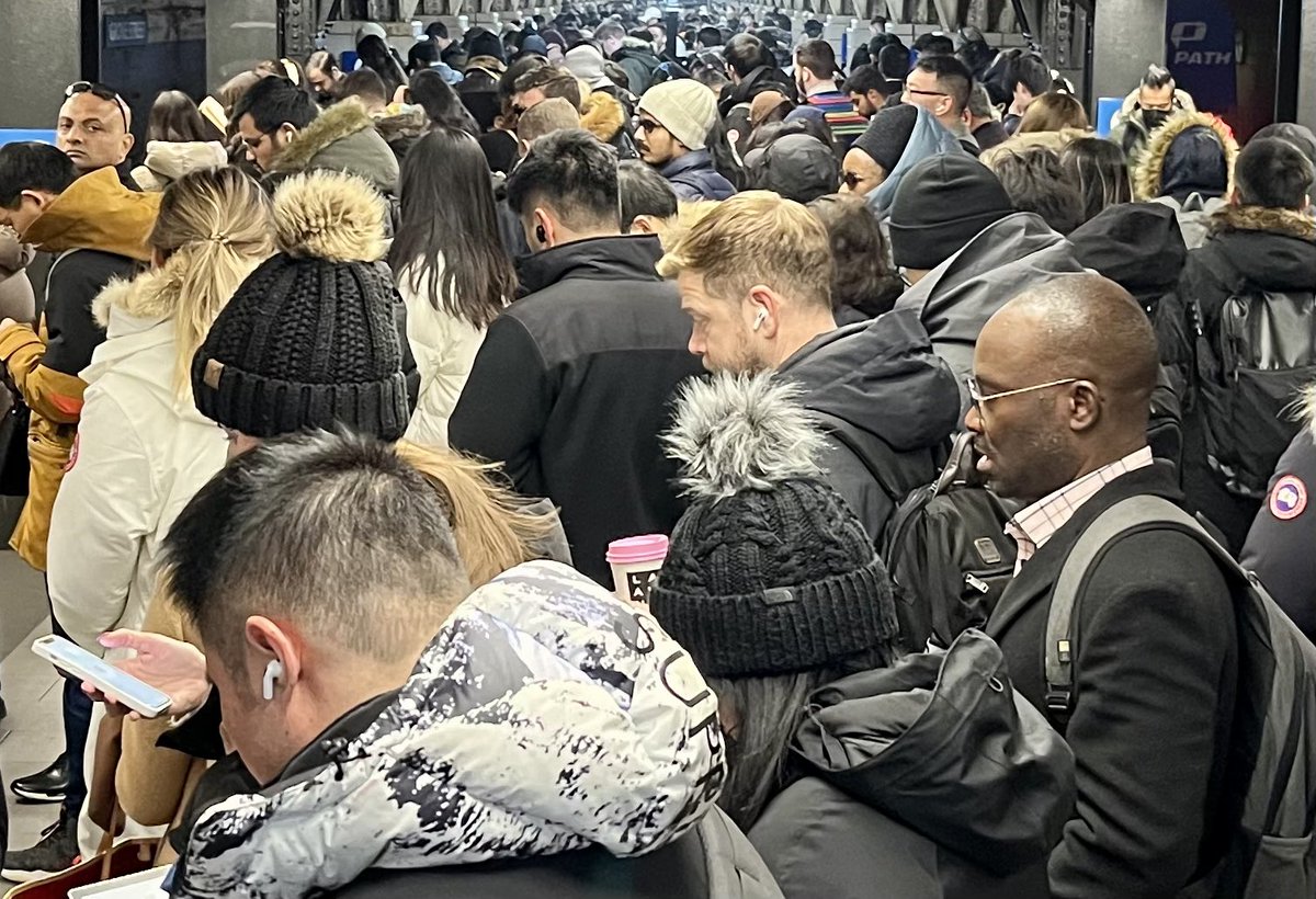 racerxnyc's tweet photo. @AylaSchermer @PATHTrain #PathSucks https://t.co/woqyiTYm4i