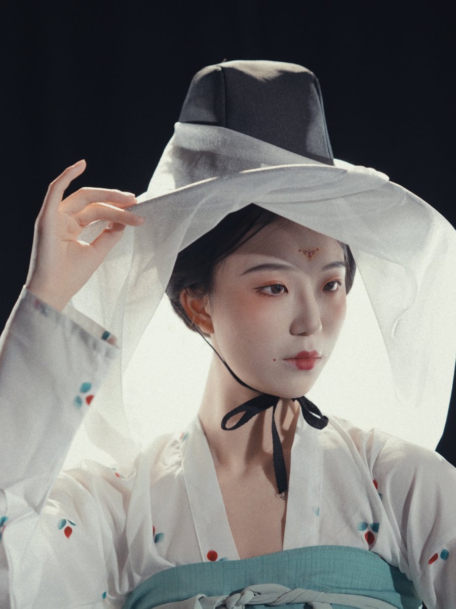 hanfuKFC's tweet photo. 闲来无事，拍一组仕女佣复原先
#汉服 #hanfu #photography #剑三 https://t.co/Ls8fORDzjJ