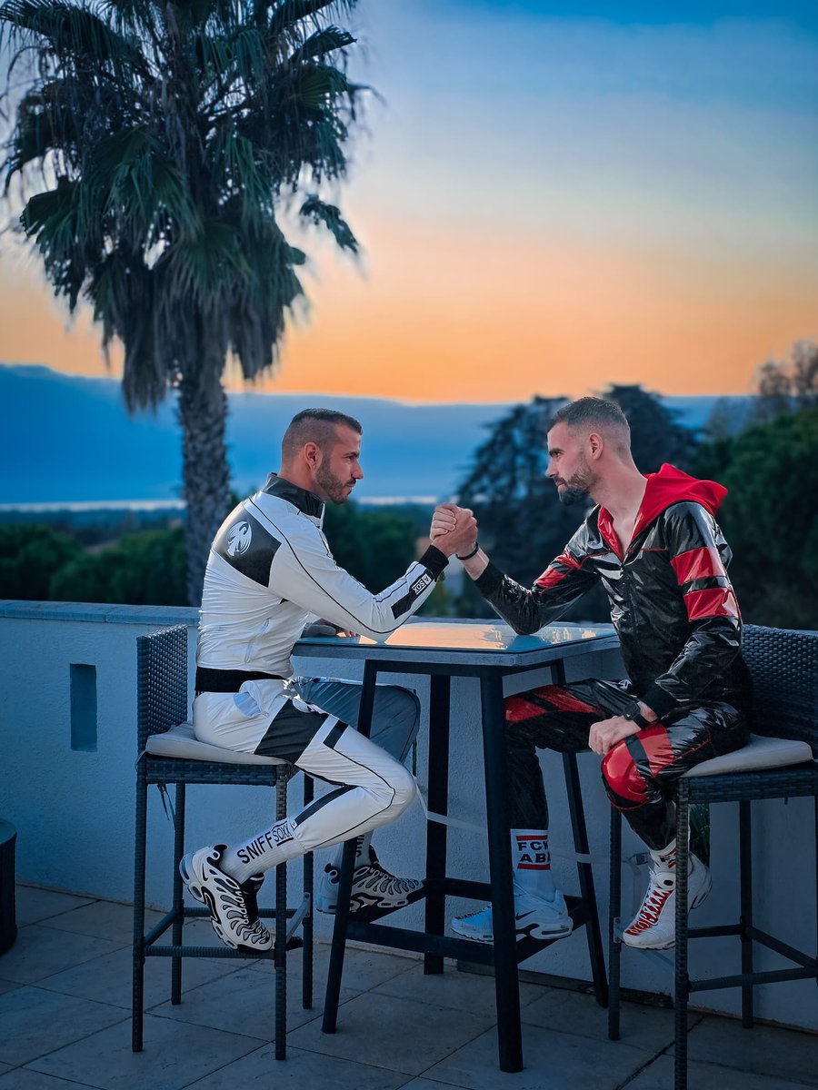 ndabttm's tweet photo. Une rencontre vraiment cool 🙃 @Cos_sneaker 

@aasssoxx_pl @sk8erboy_com #kiffeur
#friends #bottom #gaysneaker #gayangers
#gayboy #gay #sneakers #gaykiffeur #sk8erboy #tn #gaysneakerfetish
#gaysocks
#gaysneaks #sneakersaddict #kiffeurtn #kiffeurdesket #cho7 https://t.co/jZiSXtaBDR
