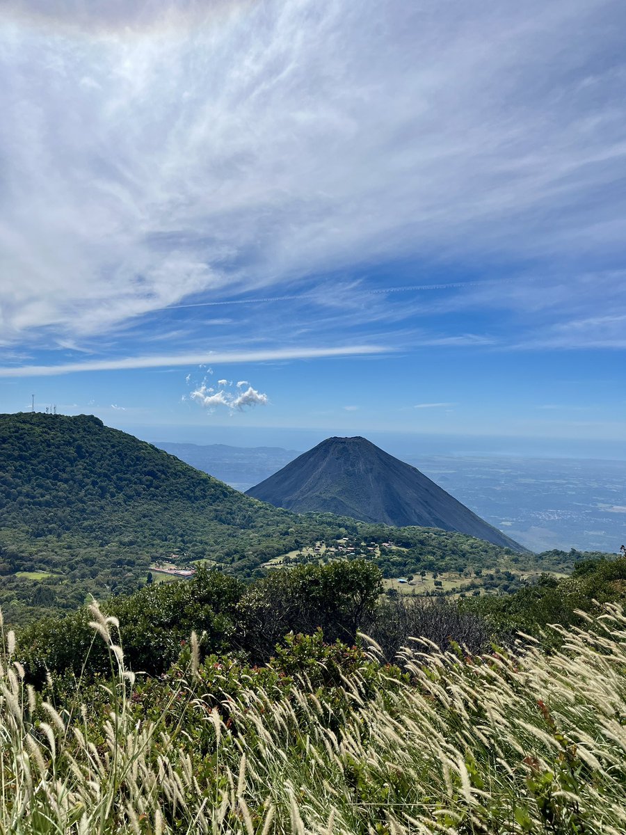 sheetal_palav's tweet photo. El Salvador 🇸🇻 

1. Iglesia El Rosario
2. El Sunzal 
3. Lago de Coatepeque
4. Volcan de Izalco 

#CentralAmerica #ElSalvador https://t.co/SAH3ZcoisG