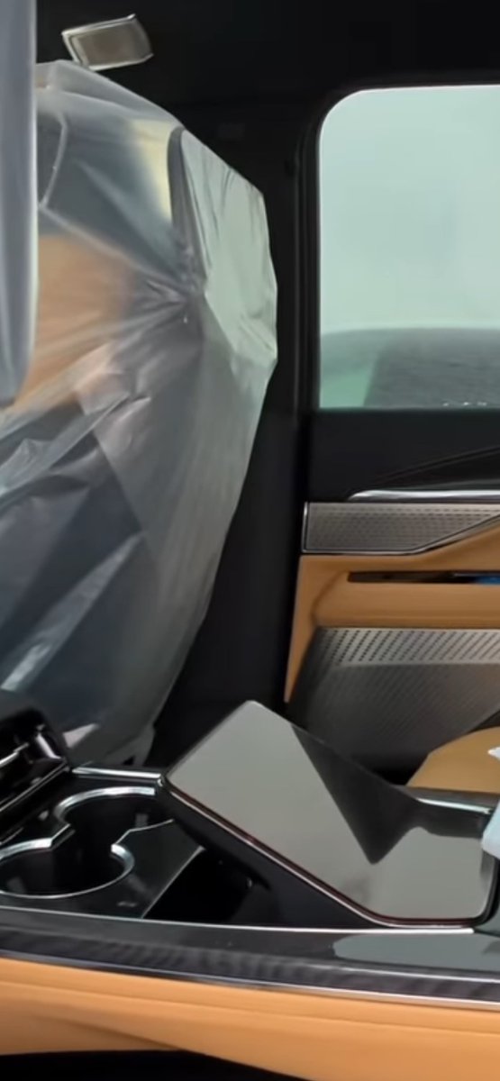 davidfrncsc30's tweet photo. @Cadillac 
Hello Cadillac,

 Why didn’t the vented b pillar make it to the production version of the Escalade IQ? There should at least be two sources of airflow  for both occupants for the second row. https://t.co/Aq2zW60fSb