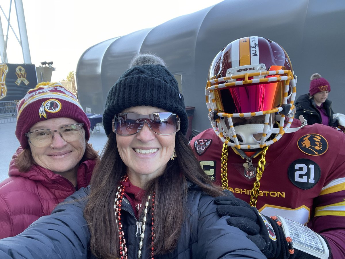 Crystal_Mc_R's tweet image. Another “heart palpitations &amp;amp; high blood pressure” @Commanders game…but a win is a win!! #RaiseHail #HTTC #DCTweetTeam @labphreak @hogfarmerkj