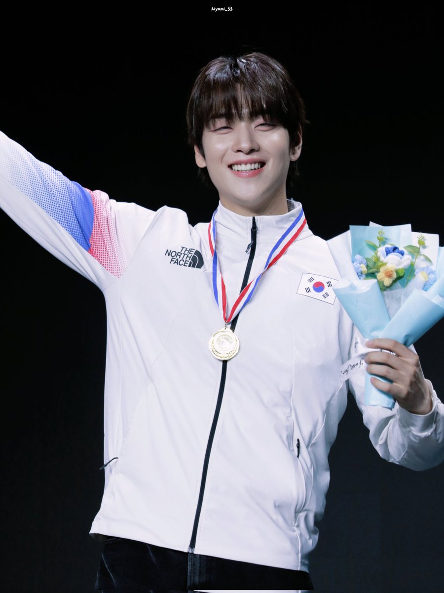 아침에 일어나서도 안 믿기는데.. 
카톡은 여우니가 보내고... 
답장은 또 이제 우ㅜㅇ이가.......