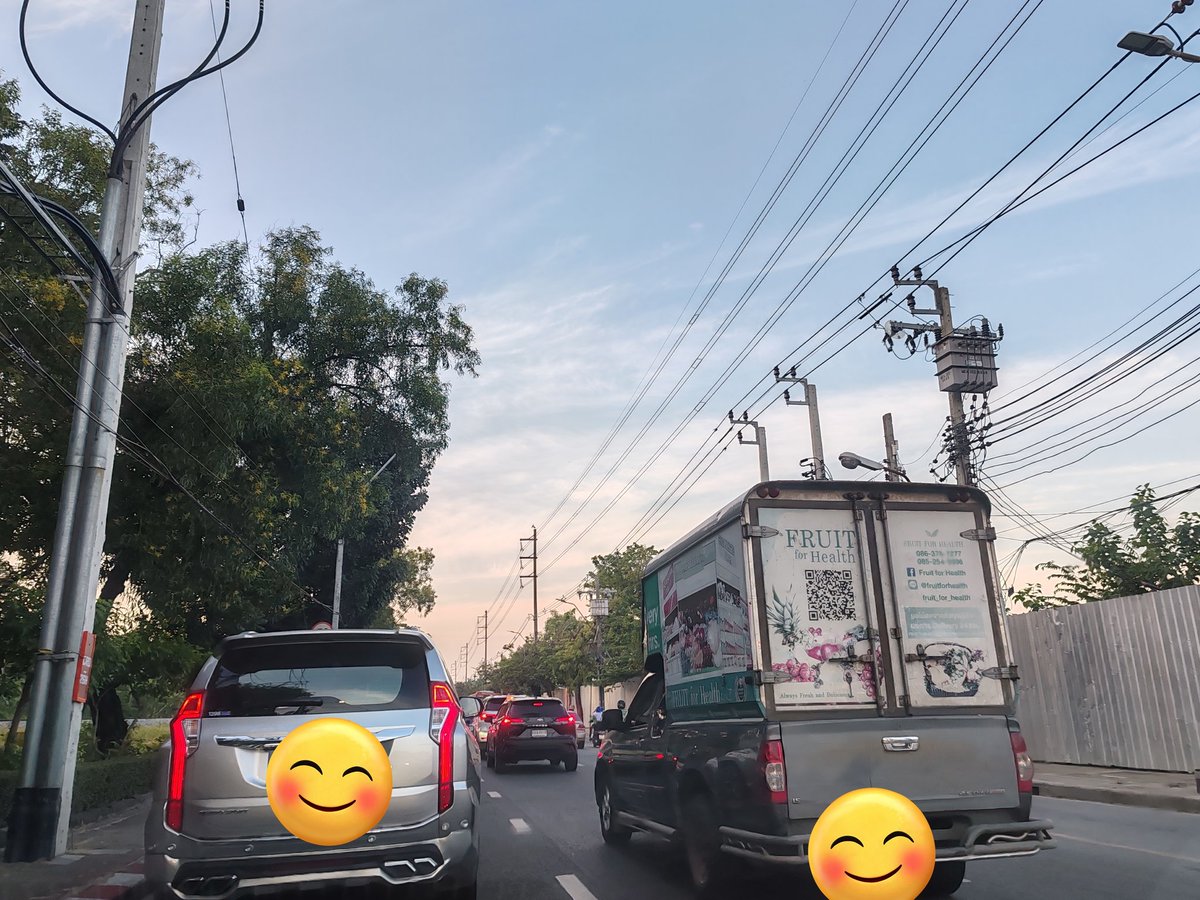 sweety2vivi's tweet photo. @fm91trafficpro   @traffic_1197   6.59 น. แยกเสาวนีย์ มุ่งหน้าแยกยมราช (ขาเข้า)  รถมากหยุดนิ่งนาน ท้ายแยกเสาวนีย์ https://t.co/fDXB7fx6RO
