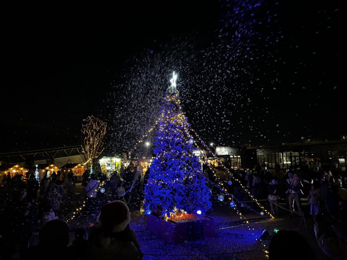 SLMarketz's tweet photo. クリスマスナイトマーケットは、おかげさまで無事終了しました！
イルミネーションやライトアップは、1月30日まで行なっておりますので、是非芝庭にお越しください。
出演者の皆様、出店者の皆様、そし���、ご来場頂いた皆様に心から感謝申し上げます！ありがとうございました！ https://t.co/ET0WL3B9Bq