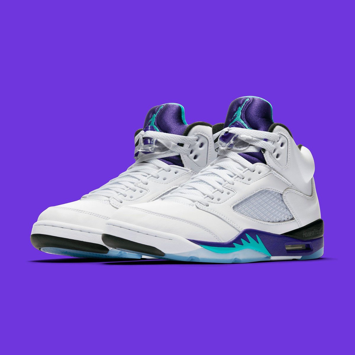 JustFreshKicks's tweet photo. The Air Jordan 5 OG "Grape" officially returns April 19th 🍇 https://t.co/o0p6Wi5vmh https://t.co/4SioFrx1aP