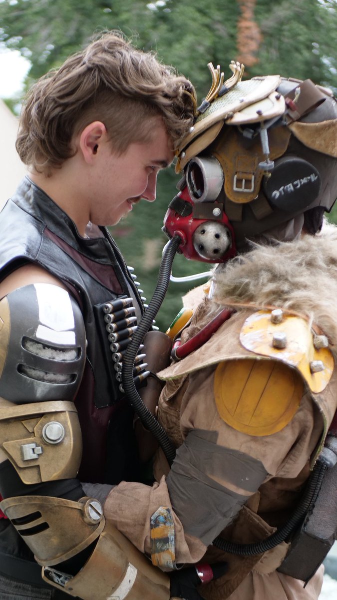 <a href="/PlayApex/">Apex Legends</a> How did you guys accidentally create this pic almost two years ago?! THE fusehound.