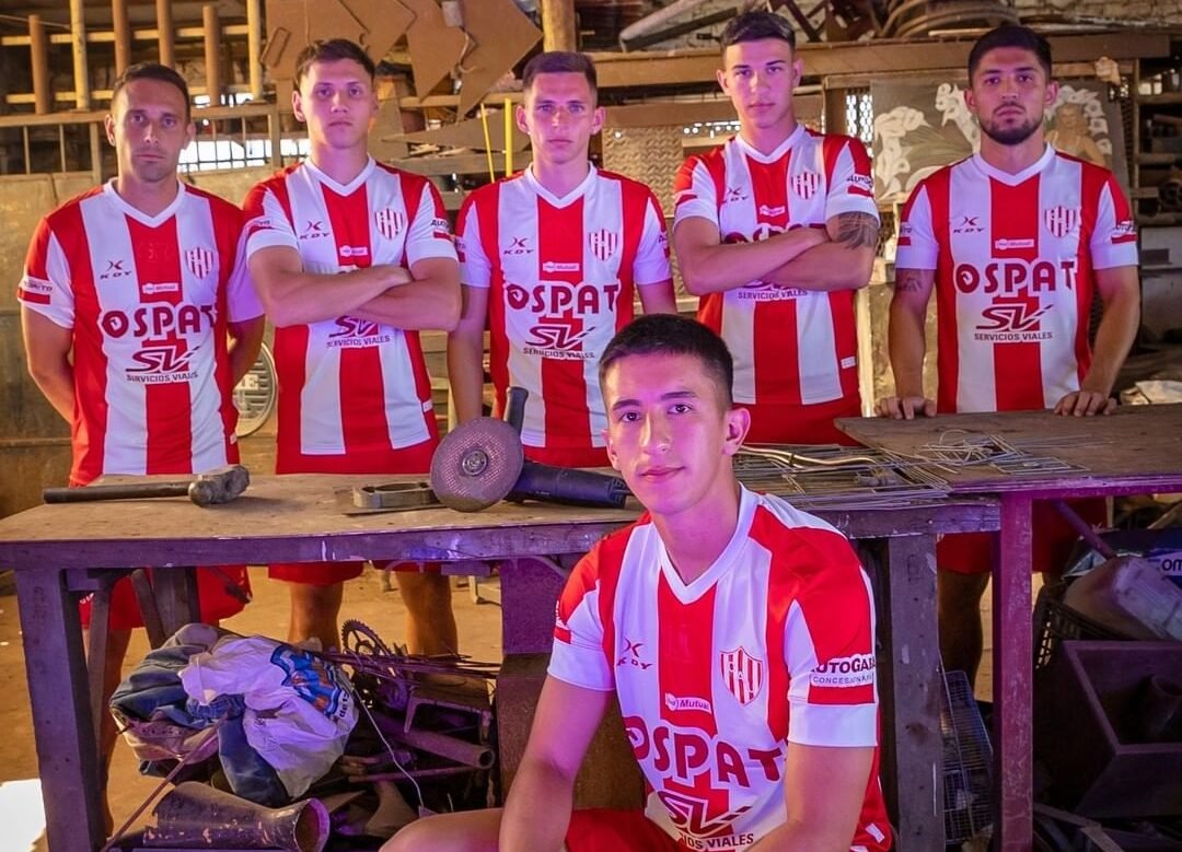 MaxNolor's tweet photo. #DatosAlPedo Estadísticas Unión por camiseta

Los primeros 8 partidos del año Unión los comenzó jugando con las camisetas KDY del año pasado:

Titular, 3 partidos, 2 victorias y un empate
Suplente, 2 partidos, una victoria y una derrota
Alternativa, 2 partidos, ambos empates https://t.co/ftPN5fWU1E