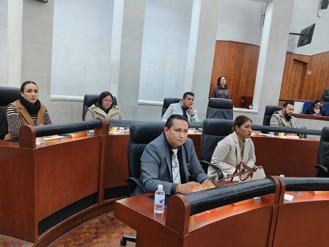 lfernandogamez's tweet photo. Hoy llevamos a cabo el 1er periodo extraordinario de sesiones en el @CongresoEdoSLP impulsando la reforma a la Ley del Notariado y las adecuaciones a la reforma judicial.
#Distrito09
#CercaDeTi ✨️💚 https://t.co/c1HkEld8AT
