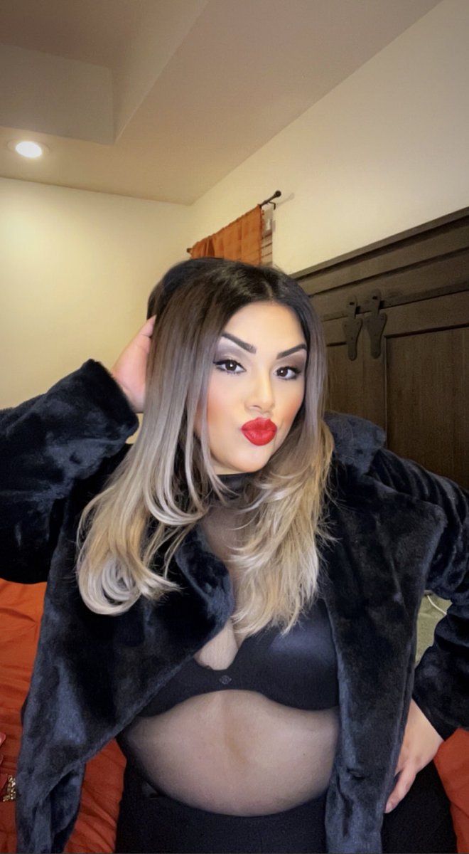 Kourt1432's tweet photo. Most days im a old mom in pjs in bed reading at home with my babies and Some random days i like to get all dressed up like a Mob Wife 💋 🤪 https://t.co/5dDMKGOcFB