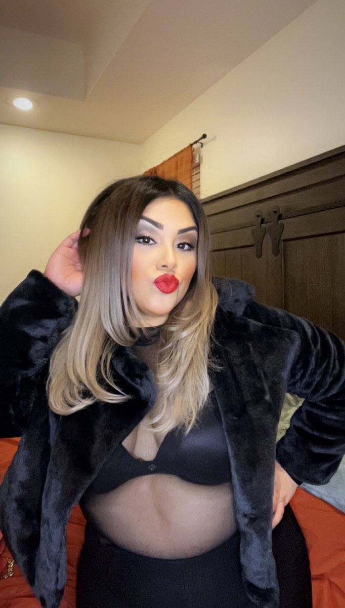 Kourt1432's tweet photo. Most days im a old mom in pjs in bed reading at home with my babies and Some random days i like to get all dressed up like a Mob Wife 💋 🤪 https://t.co/5dDMKGOcFB