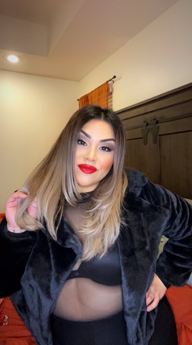 Kourt1432's tweet photo. Most days im a old mom in pjs in bed reading at home with my babies and Some random days i like to get all dressed up like a Mob Wife 💋 🤪 https://t.co/5dDMKGOcFB
