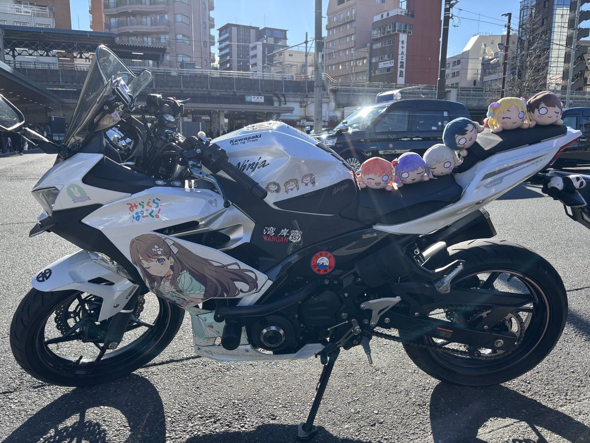 koukou1203's tweet photo. ファンミ両日ともにみらぱのハクチュー痛バイク出走！ちょっと寒すぎ！
←めぐちゃん、→るりちゃん
#蓮ノ空ファンミDay1 
#蓮ノ空ファンミDay2
#蓮ノ空 https://t.co/gJnpte8BUt