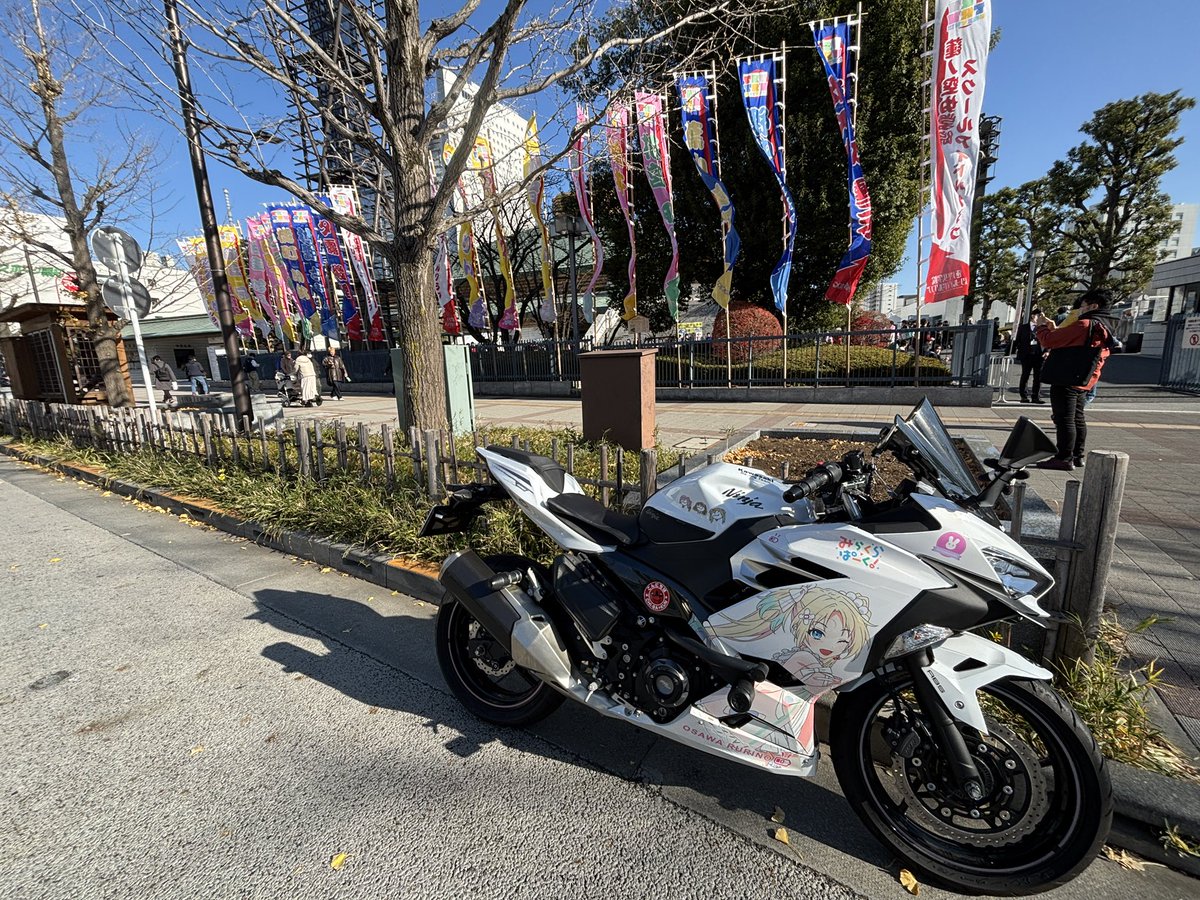 koukou1203's tweet photo. ファンミ両日ともにみらぱのハクチュー痛バイク出走！ちょっと寒すぎ！
←めぐちゃん、→るりちゃん
#蓮ノ空ファンミDay1 
#蓮ノ空ファンミDay2
#蓮ノ空 https://t.co/gJnpte8BUt