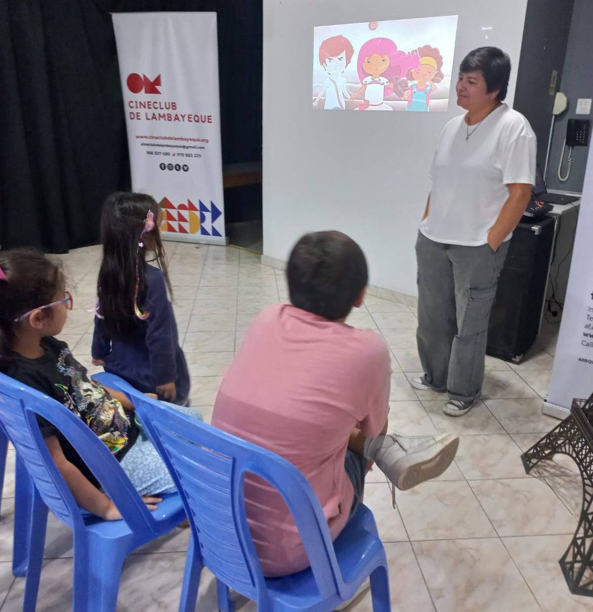 Cineclub_lamb's tweet photo. ¡Muchas gracias  por su asistencia a las últimas proyecciones del 2024! ☺️😍

Gracias a lxs niñxs, adultos que estuvieron presentes en la proyección y conversatorio sobre "El libro de Lila" película de animación colombiana de Marcela Rincón.
¡Feliz Navidad! https://t.co/IeI4Y03ZPR