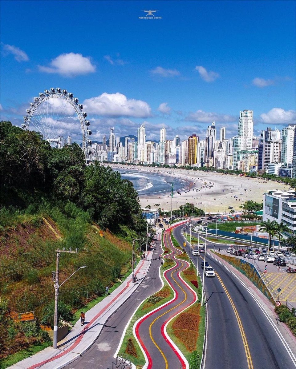 choquei's tweet photo. 🚨BRASIL: Levantamento da Folha de São Paulo mostra que Balneário Camboriú possui praias péssimas para banho. 

Um dos principais destinos turísticos de Santa Catarina teve apenas 3 dos 15 pontos de medição considerados bons. Dentre os demais, 1 estava regular, 7 ruins e 4 péssimos.