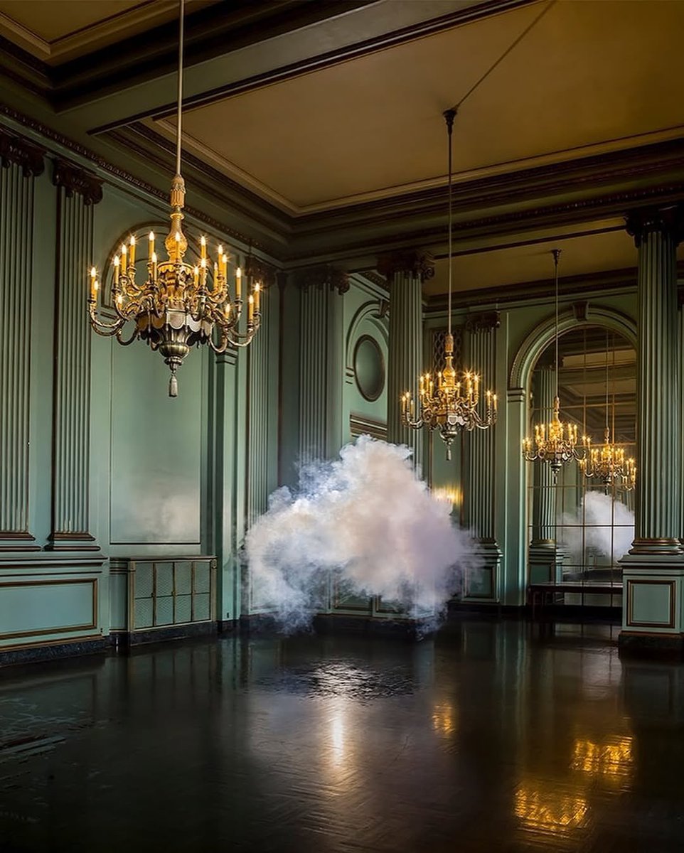 Dutch artist created an indoor cloud using temperature, humidity, and lighting 🤯