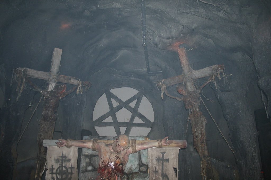 horrorsthetics's tweet photo. house of shock, 2008. https://t.co/92ebNyDG68