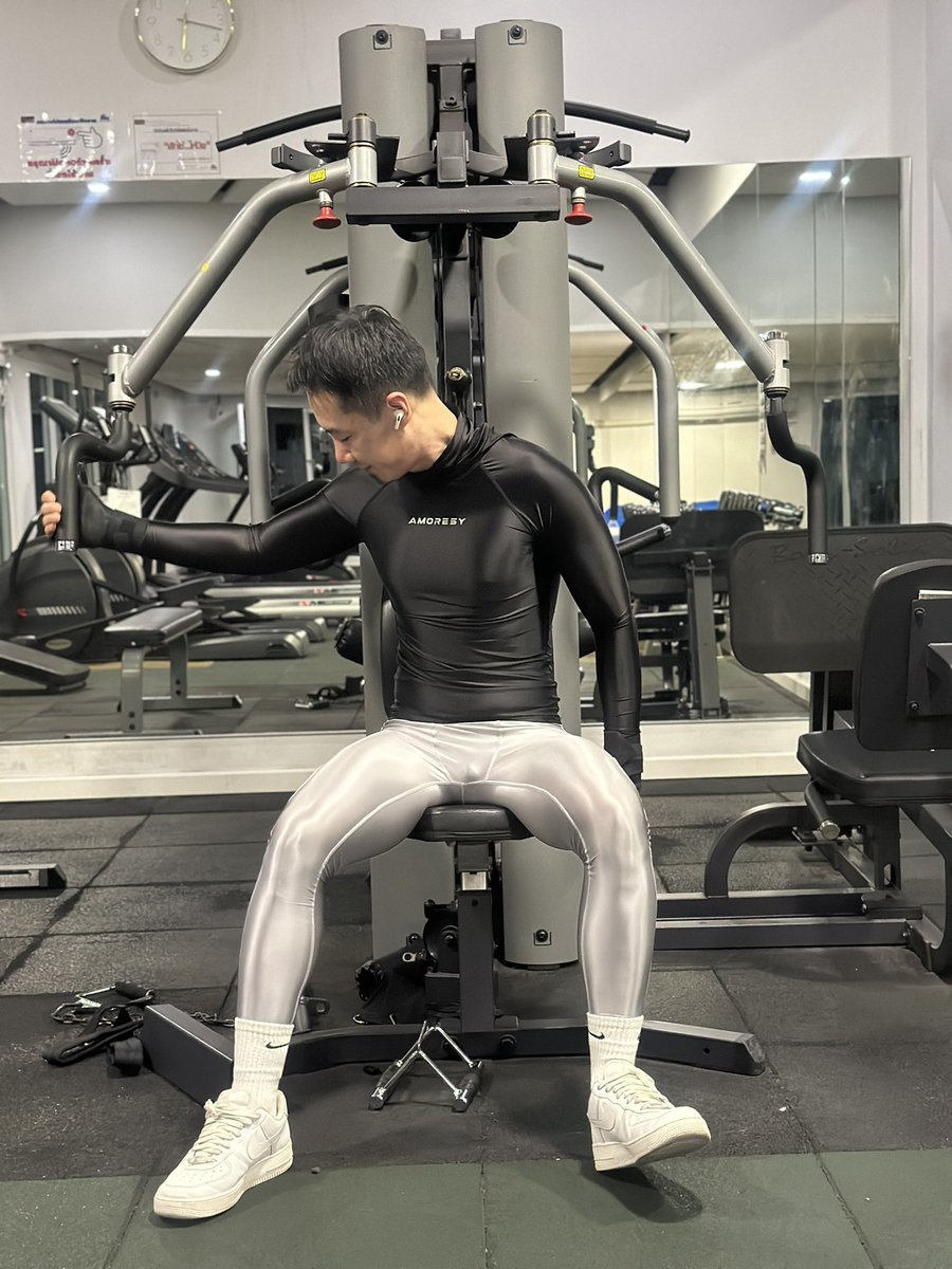 KHOMKRITLIN's tweet photo. ชุดเล่นยิมแบบใด 🩶 Early morning gym session #gymoutfit from @AMORESY_GM
#amoresy #tight
#menintights
#spandex #meninspandex
#lycra #meninlycra
#compression #compressionpants https://t.co/9lOMZDIqRv