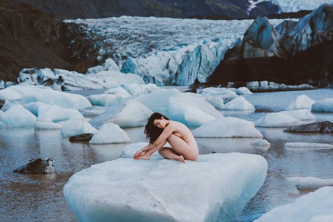 Watch Nicole Vaunt's leaked NSFW photo on TwXstars