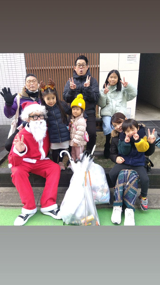 happytakakura's tweet photo. 昨日は、今年最後の
DancingCleanproject3
第９回DCP
今年９回目って事で
メリーキューリスマスの掛け声からスタート🗑👋🏻
博多駅周辺から音羽公園周辺ゴミ拾い✨
小さなトナカイさん達が
��ンタさんが来やすいように
街を綺麗にしてくれました🫶🏻️︎💞
 #DancingCleanproject
 #福岡ゴミ拾い
 #博多 https://t.co/SGPjrhyE6H