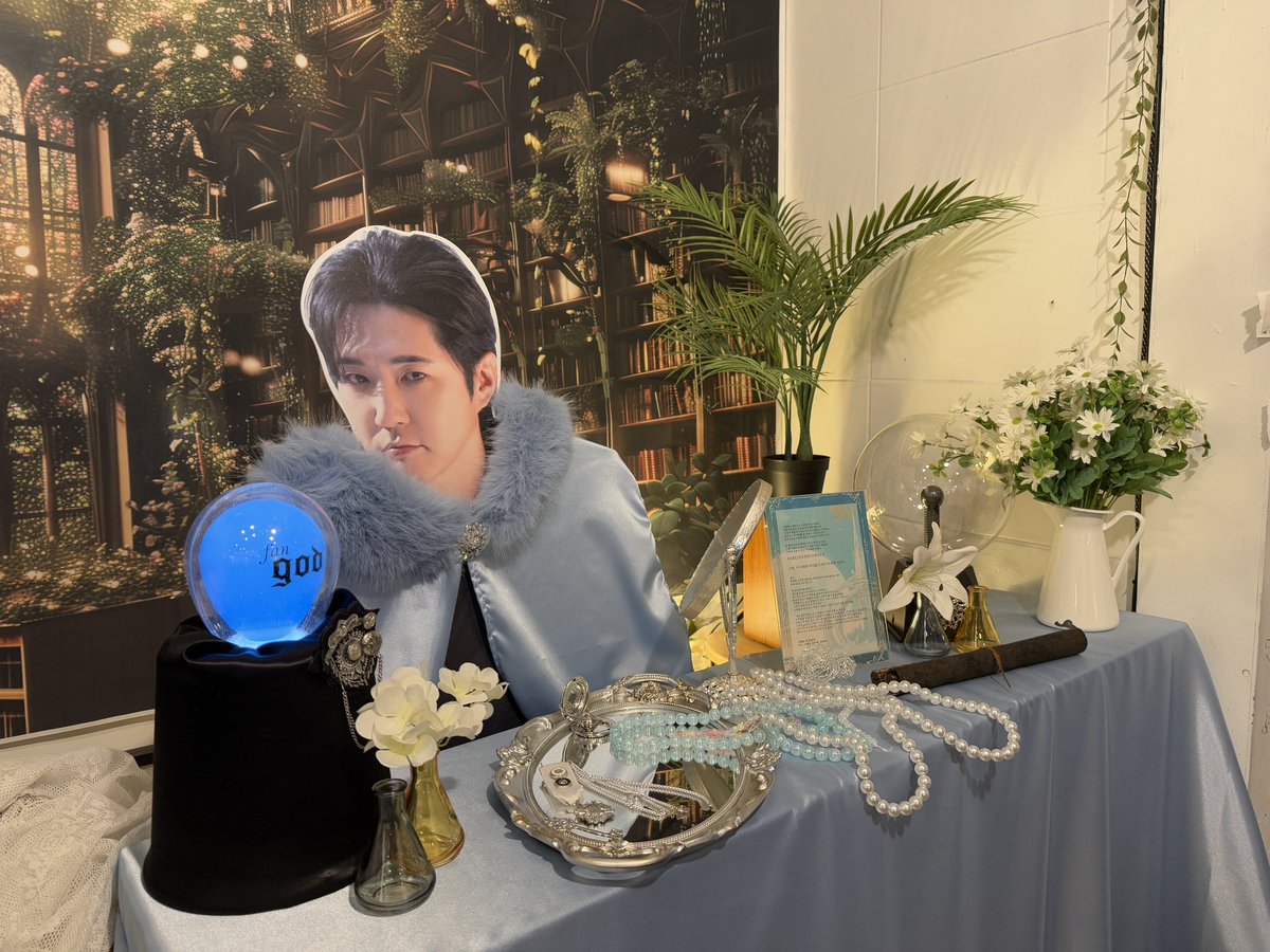 동갑즈의 생일을 이렇게 축하할 수가 있다니🩵
상상도 못했던 컨셉이었는데 우리 동갑즈라서 찰떡같이 소화
동갑즈 사진에 또 기절

#우리만의_멋진_판타지오디
#HBD_별처럼빛나는_1978