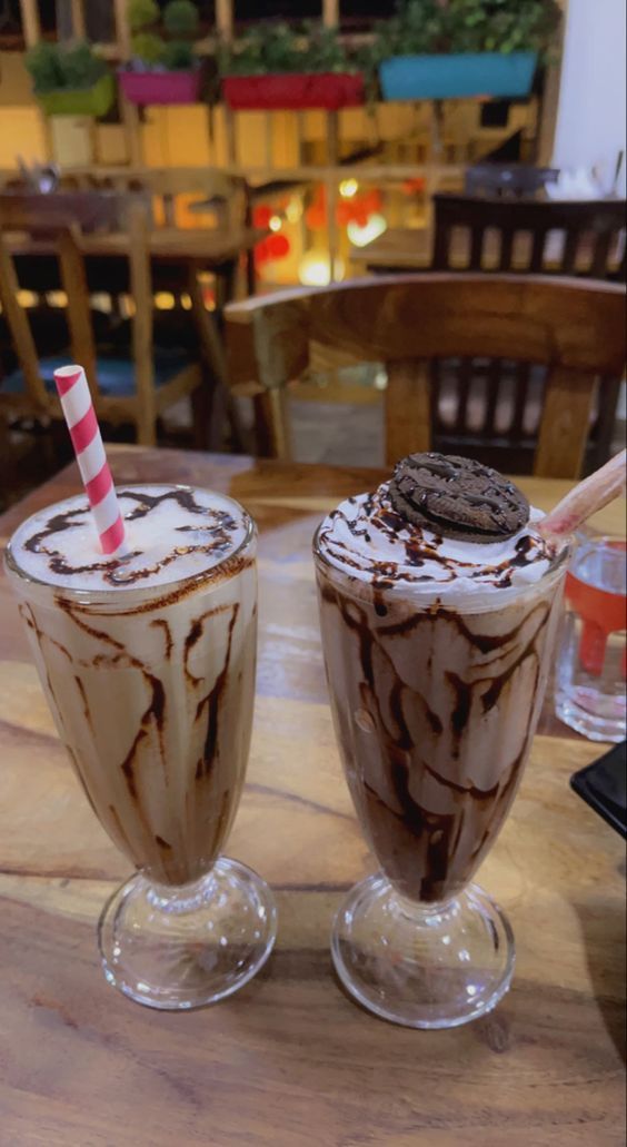 Jackson_Tonini's tweet photo. Indulging in a little creamy delight! #MilkshakeTime 🥤✨ https://t.co/jenGUpzVz3