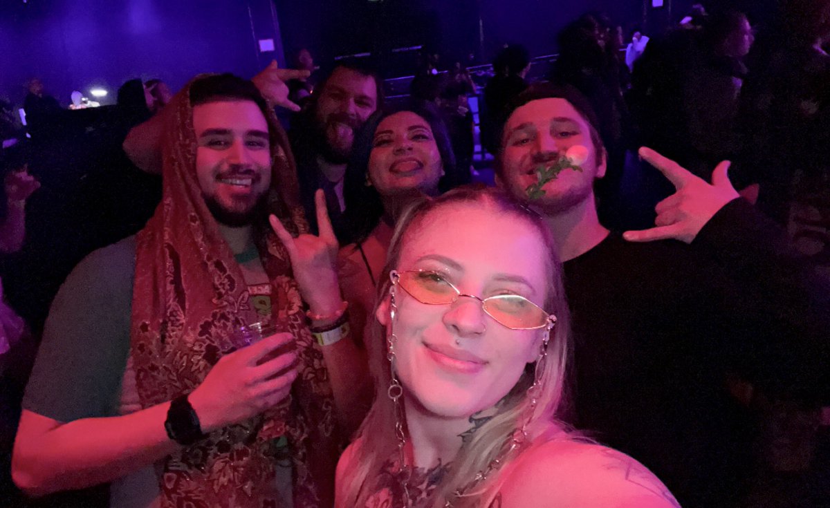 FlorenPam's tweet photo. @AdventureDub was everything last night❤️💙 they heal a piece of me each time I get to see them. Last night was especially meaningful I got to celebrate my favorite artists for my birthday with my closest friends🫶 it truly was perfect ❤️💙 https://t.co/OT70Ho9013