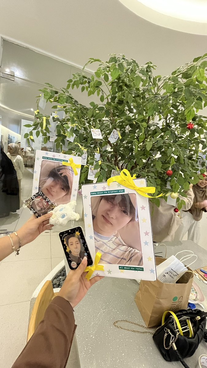 TaeyongLeeh's tweet photo. Thank you @BrightlyRJ udah bikin event se keren dan se lucu ini, walaupun aku anaknya paling gabisa karya yang keren tapi not bad lah ya. Next event aku akan ikut lagi 🥹💛 https://t.co/OP7nq77Vt2