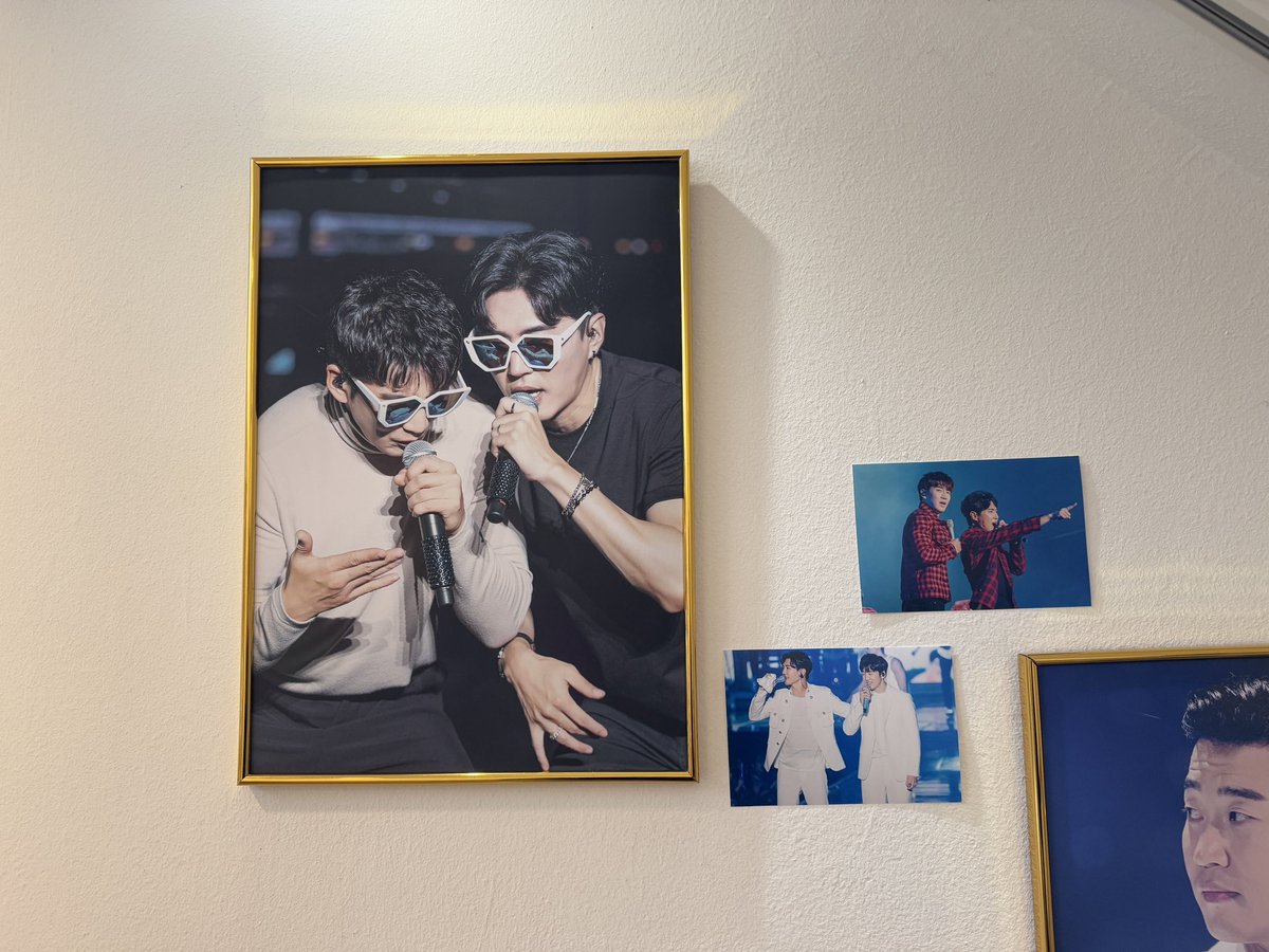 기절은 입구부터😍
컨셉에 미치고 동갑즈 갓투맨에 미치는데
동갑즈들의 케미사진에다가
미친 기럭지와 미모의 등신대!!!!!!
걍 기죨쓰

#우리만의_멋진_판타지오디 
#HBD_별처럼빛나는_1978