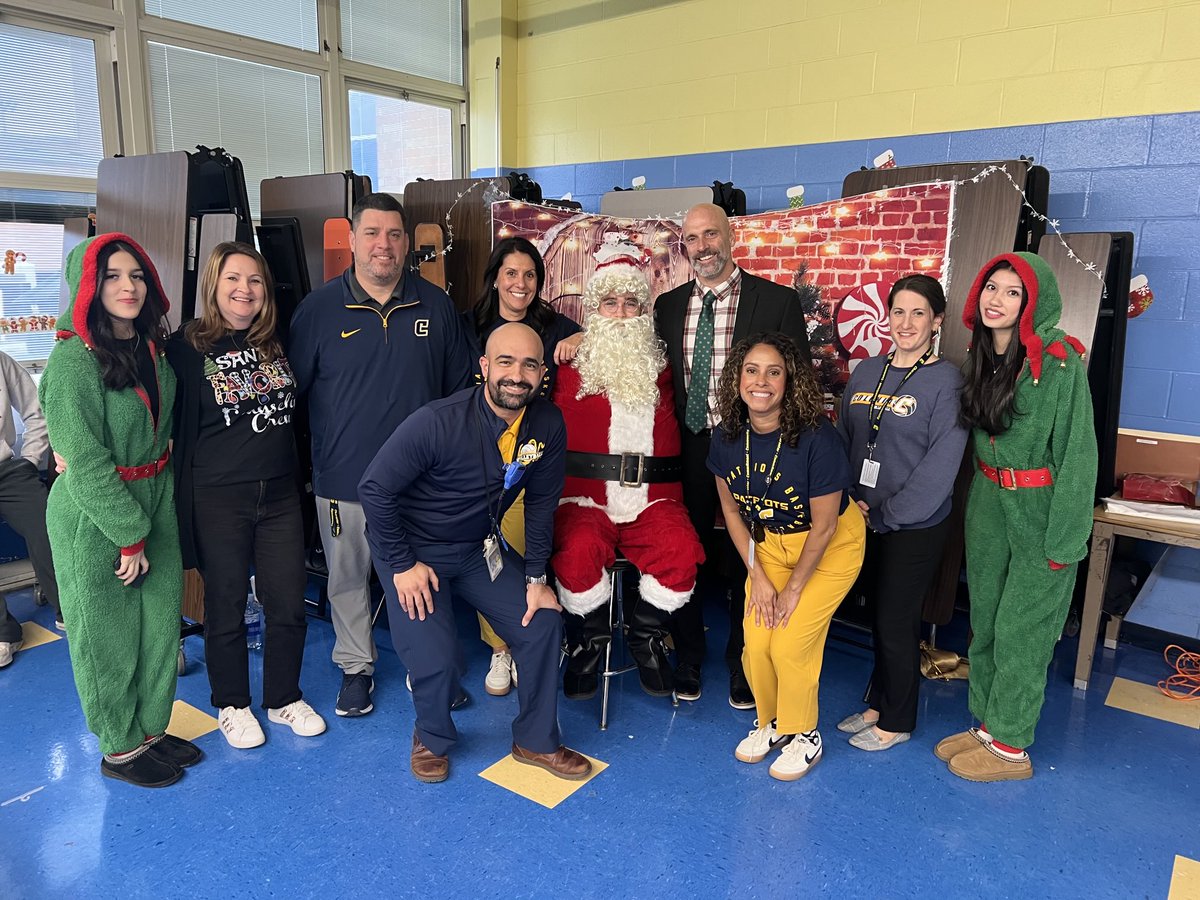 Happy Holidays from @coloniahigh Admin Team!
