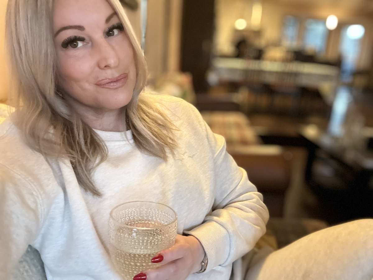 Cheers;) 🍾🥂🍾