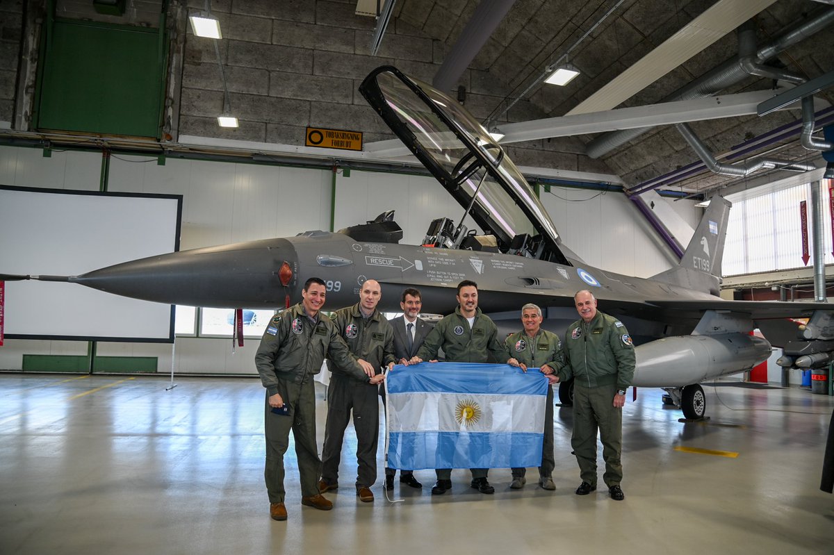 🇦🇷 LLEGÓ el primero de los 24 AVIONES F-16 a la Argentina que se compraron a Dinamarca ✈️🔥

¿ESTÁS DE ACUERDO CON LA MODERNIZACIÓN DE LAS FUERZAS ARMADAS?

1- SI, ES LO QUE VOTÉ ✅
2- NO ❌