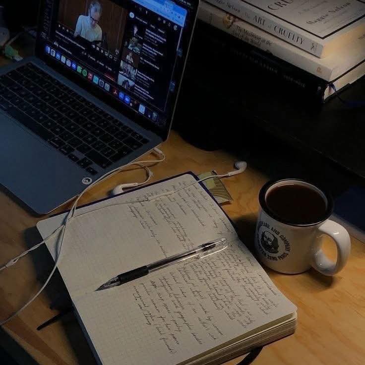 𝐍𝐞𝐯𝐞𝐫 give up on your dreams, no matter how painful and difficult your journey is .....