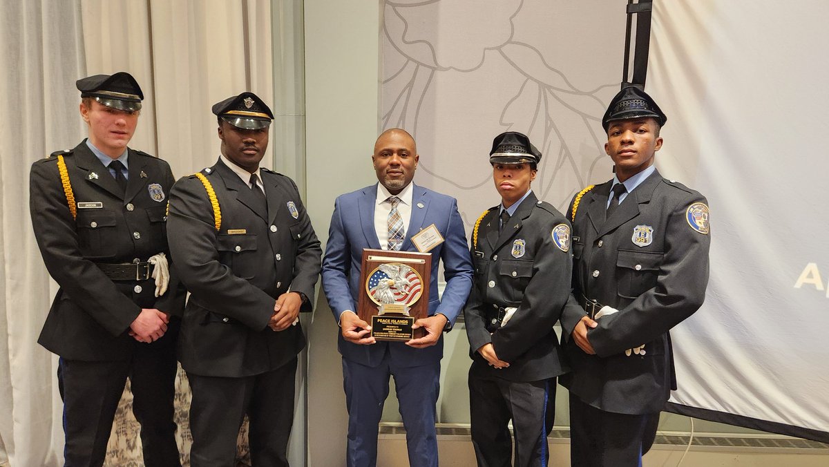 PPD Police Explorers (@ppdexplorers) on Twitter photo Congratulations goes to <a href="/PPDInspJThomas/">Inspector Jae Thomas</a> for receiving an award for his community involvement from <a href="/PeaceIslandsPA/">Peace Islands PA</a>. <a href="/PPDExplorers/">PPD Police Explorers</a> Color-guard in attendance. ๐บ๐ฒ <a href="/PPDComPrtBureau/">PPDComPartBureau</a> Congratulations goes to <a href="/PPDInspJThomas/">Inspector Jae Thomas</a> for receiving an award for his community involvement from <a href="/PeaceIslandsPA/">Peace Islands PA</a>. <a href="/PPDExplorers/">PPD Police Explorers</a> Color-guard in attendance. ๐บ๐ฒ <a href="/PPDComPrtBureau/">PPDComPartBureau</a>
