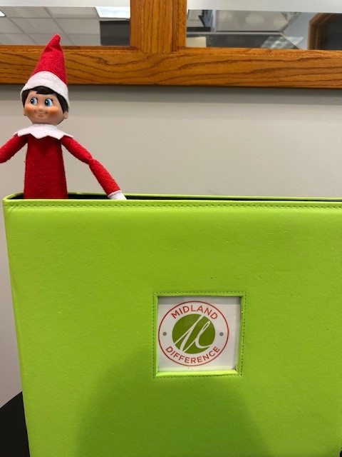 MidlandCU's tweet image. The elves were left unattended again, so of course they were up to all sorts of shenanigans! They had to make the most of their last few days hanging out with us this year! #elfontheshelf #elffun