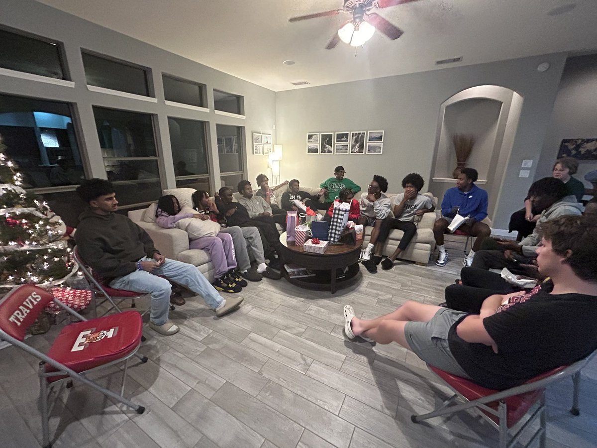 Travis Basketball tweet media