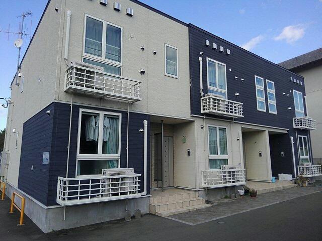 wre2022's tweet photo. お家賃見直し物件です。
クラールⅡ   2F　2LDK　2010年築
大館市柄沢
家賃58,000円→52,500円
★駐車2台可 2階 サンルーム 角部屋 ネット無料 エアコン2台
【内見可】【即入居可】です。
https://t.co/KD8TDqKHq5 https://t.co/uL8pjeMPnf