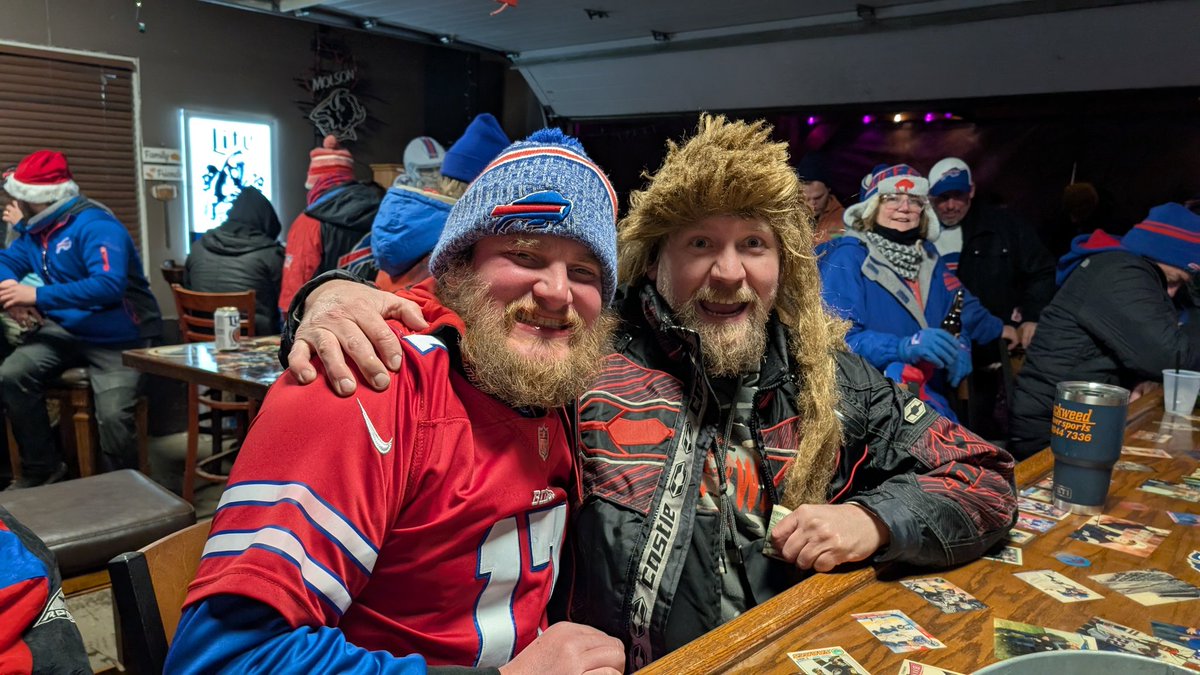 Meligans's tweet photo. #BillsMafia Joe Dirty and Fitz 🤣 https://t.co/F24i5C6JTQ