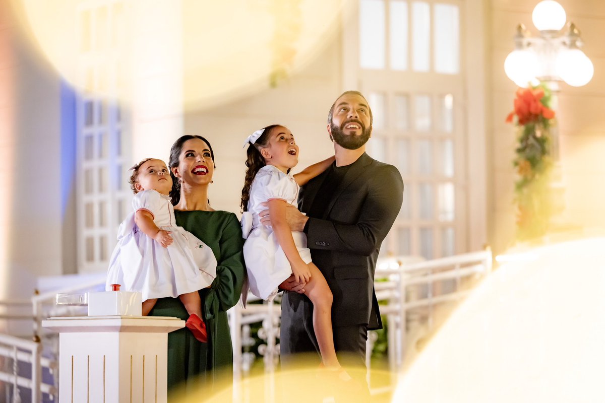 “Abracemos con amor a quienes están cerca de nosotros y recordemos con cariño a quienes ya no están, los llevamos en el corazón y honramos su legado en cada paso que damos”, Presidente <a href="/nayibbukele/">Nayib Bukele</a>.