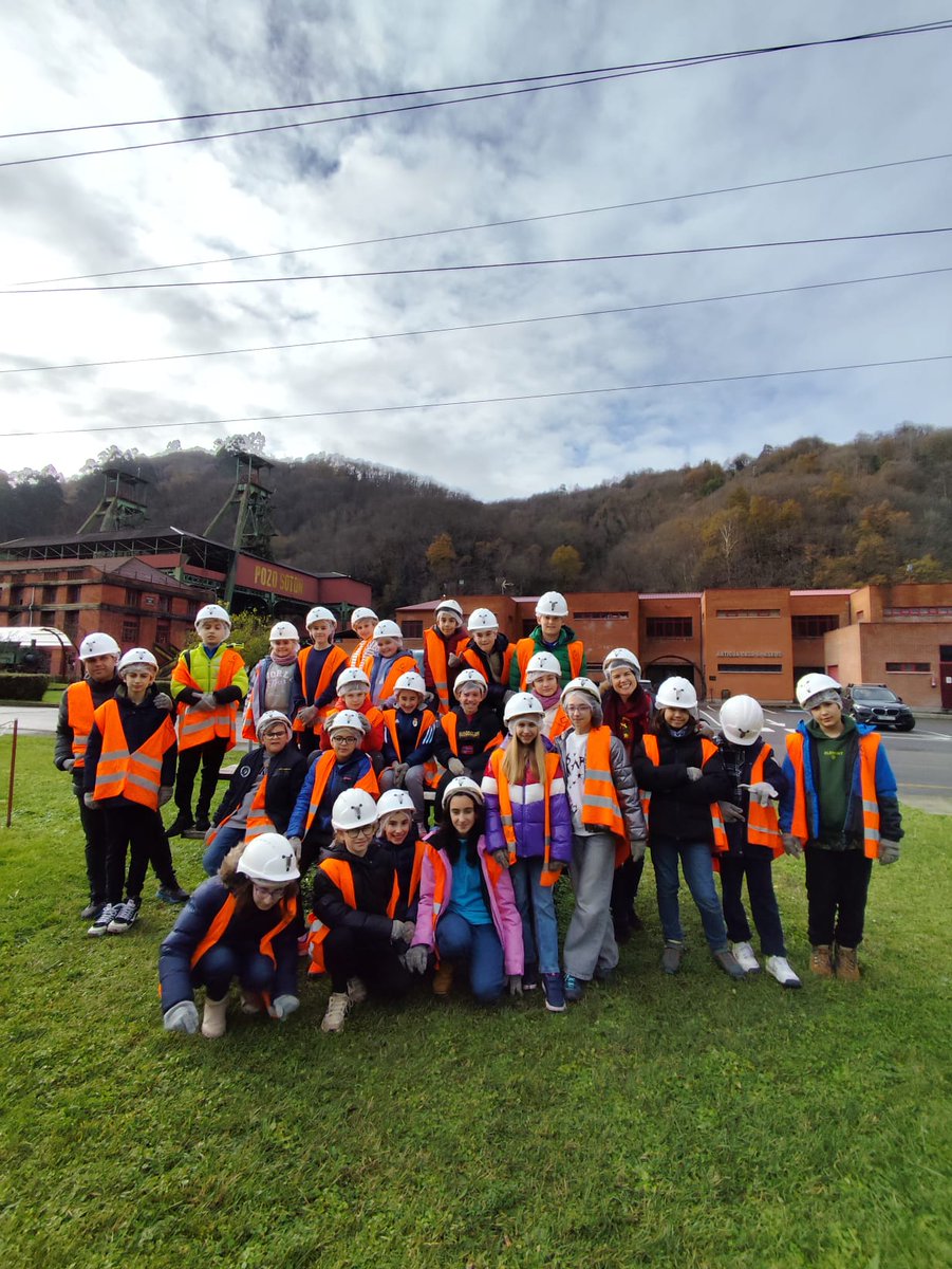 El alumnado de sexto de Primaria hemos visitado <a href="/visitapozosoton/">VISITA POZO SOTÓN</a> y nos ha parecido una experiencia muy interesante, como broche de oro al trabajo sobre la Minería asturiana y despedida del primer trimestre 👏👏 FELICES FIESTAS 🥰🎄