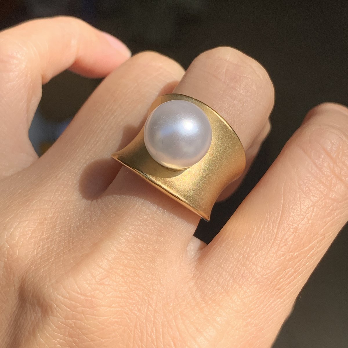 sayabling's tweet image. Buy 12MM Pearl Modern Sculptural Engagement Ring at #sayablingjewelry
Shop here sayabling.store/49NKIXL

#PearlEngagementRing #ModernRingDesign #SculpturalJewelry #LuxuryJewelry #ElegantProposalRing #HighEndJewelry #UniqueEngagementRing #TimelessPearlJewelry #Christmas #giftideas