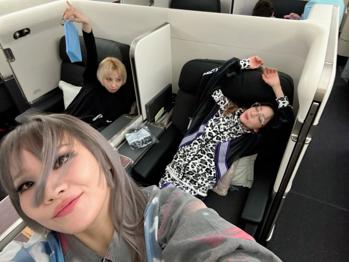 krungy21's tweet photo. 한국 도착🇰🇷✈️
Memories of last night 😁🤤😴 https://t.co/F4EN0L0xLD