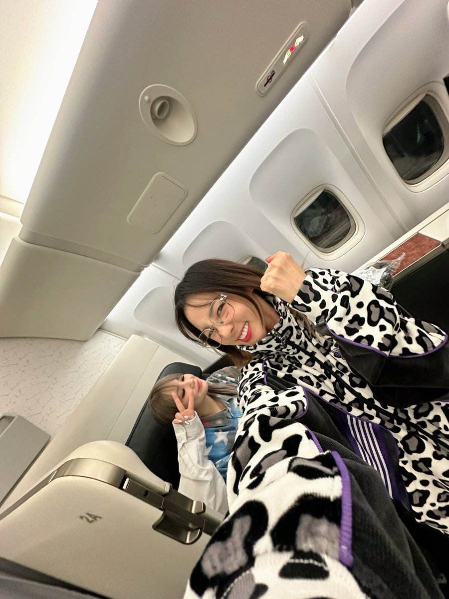 krungy21's tweet photo. 한국 도착🇰🇷✈️
Memories of last night 😁🤤😴 https://t.co/F4EN0L0xLD