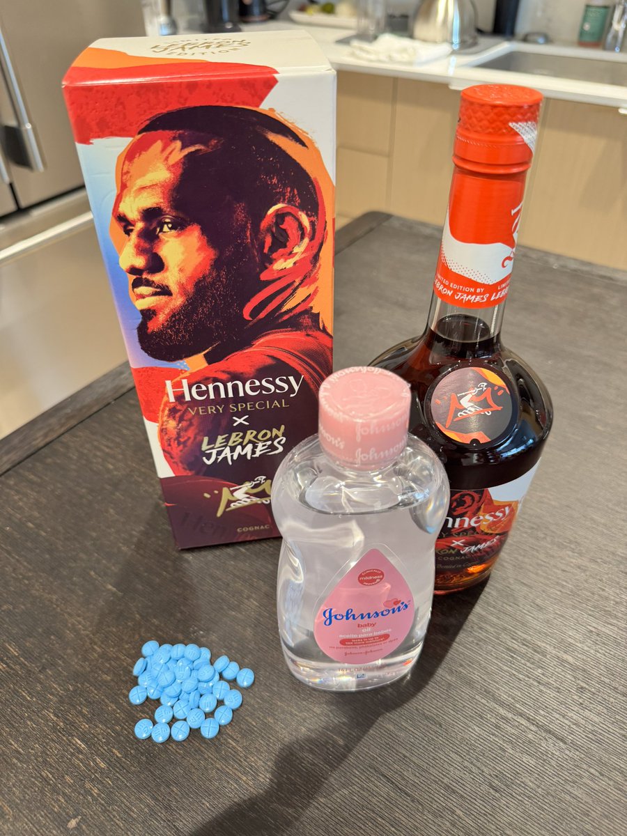 gatesobased's tweet image. Gotta have the KING inside me today! #TrueBlessing #HowWeDo